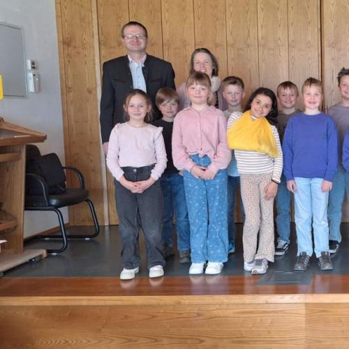 Gruppenfoto mit Bürgermeister